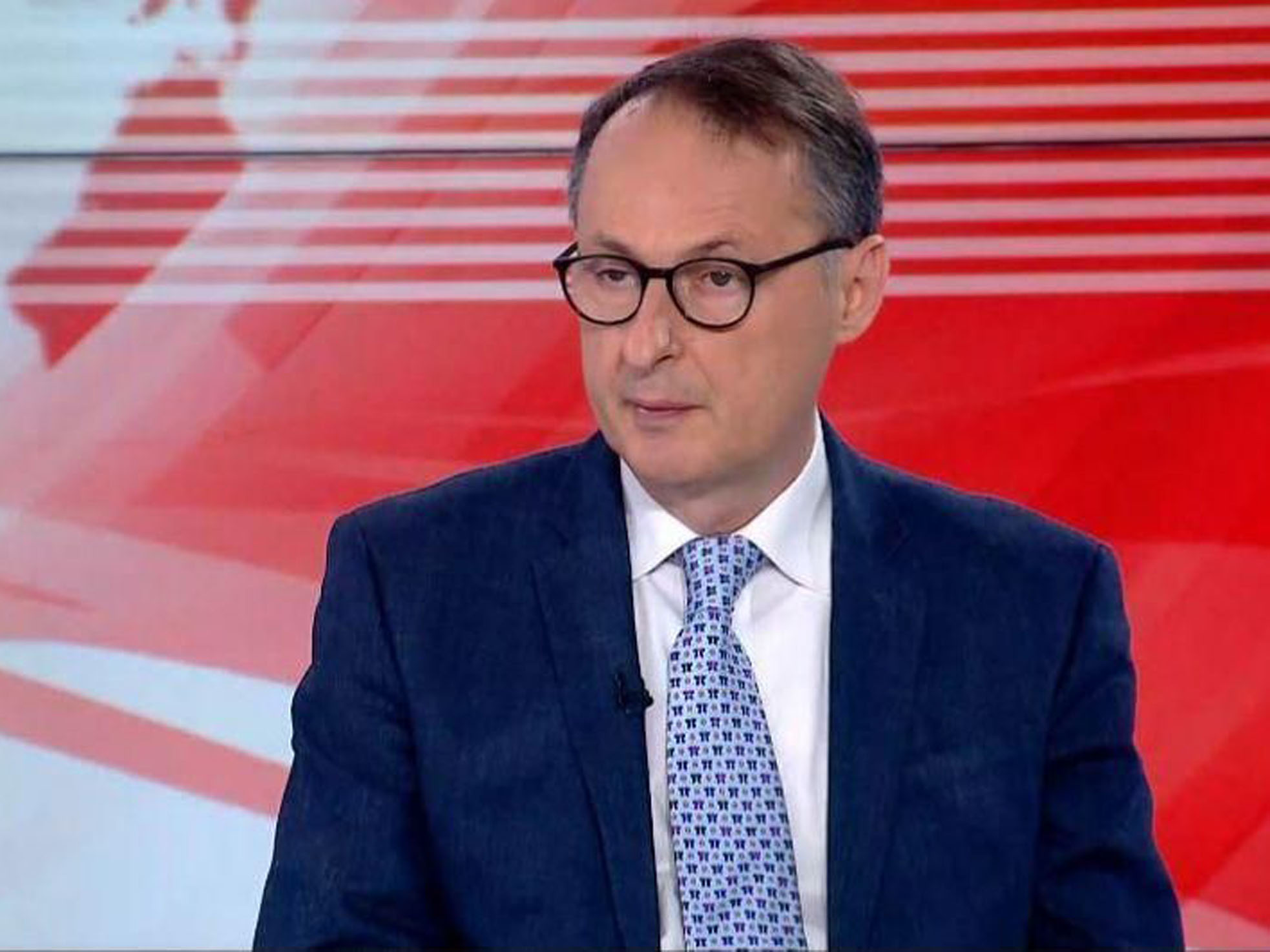 Απρόοπτο με τη γάτα του Νίκου Σύψα στον αέρα του ΣΚΑΙ