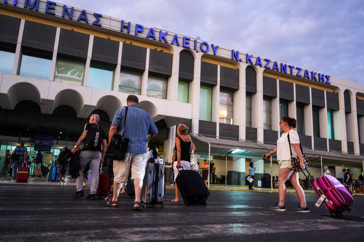Θεοχάρης τουρισμός: Πάνω από 3 δις τα έσοδα στη χώρα φέτος