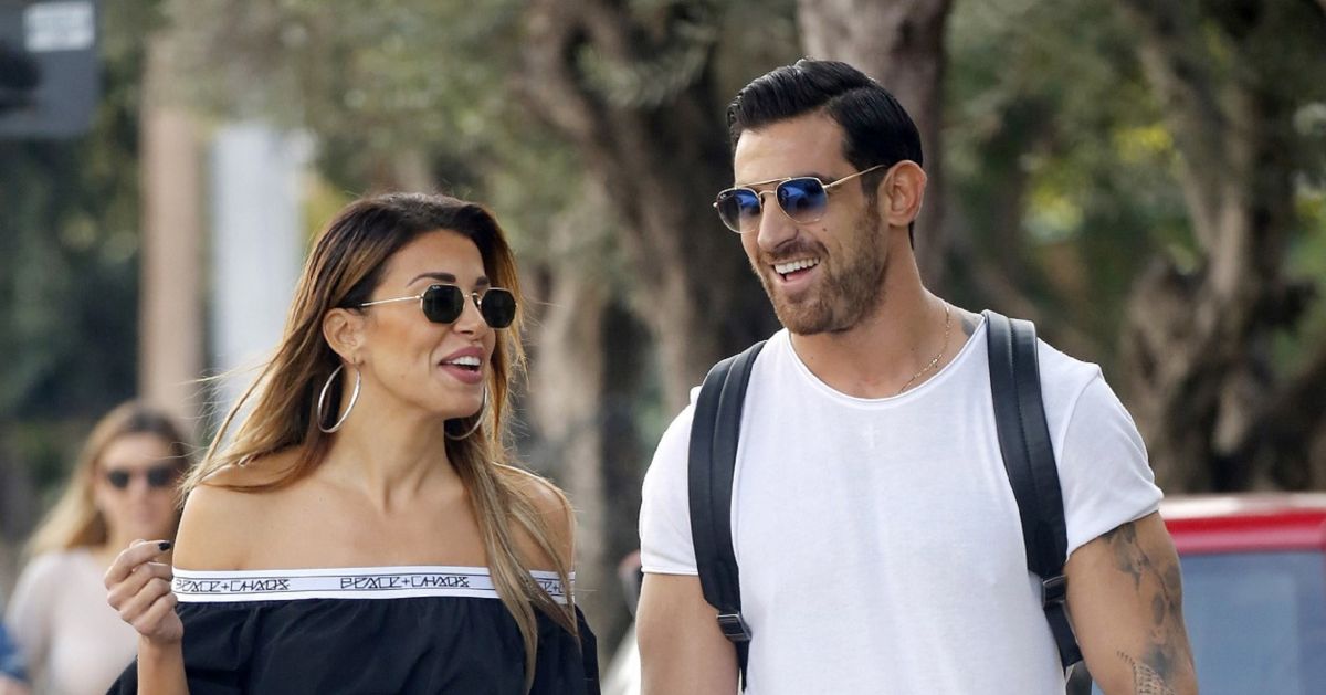 Καυτά φιλιά στην πισίνα για Χατζίδου και Παύλου