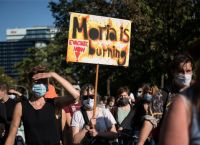 Βερολίνο διαδηλώσεις πρόσφυγες: Χιλιάδες ζητούν από τη Γερμανία να ανοίξει τα σύνορά της