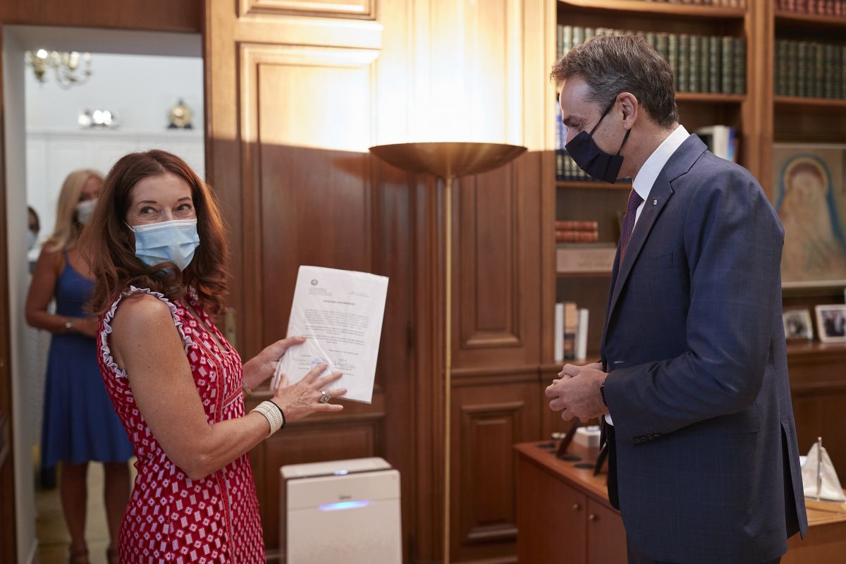 Μητσοτάκης Χίσλοπ: Συνάντηση του πρωθυπουργού με την διάσημη συγγραφέα στο Μαξίμου