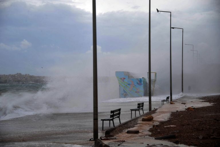 Κακοκαιρία Ιανός: Προειδοποίηση Meteo για κύματα 7 μέτρων στη δυτική Ελλάδα – Δείτε Live από κάμερες