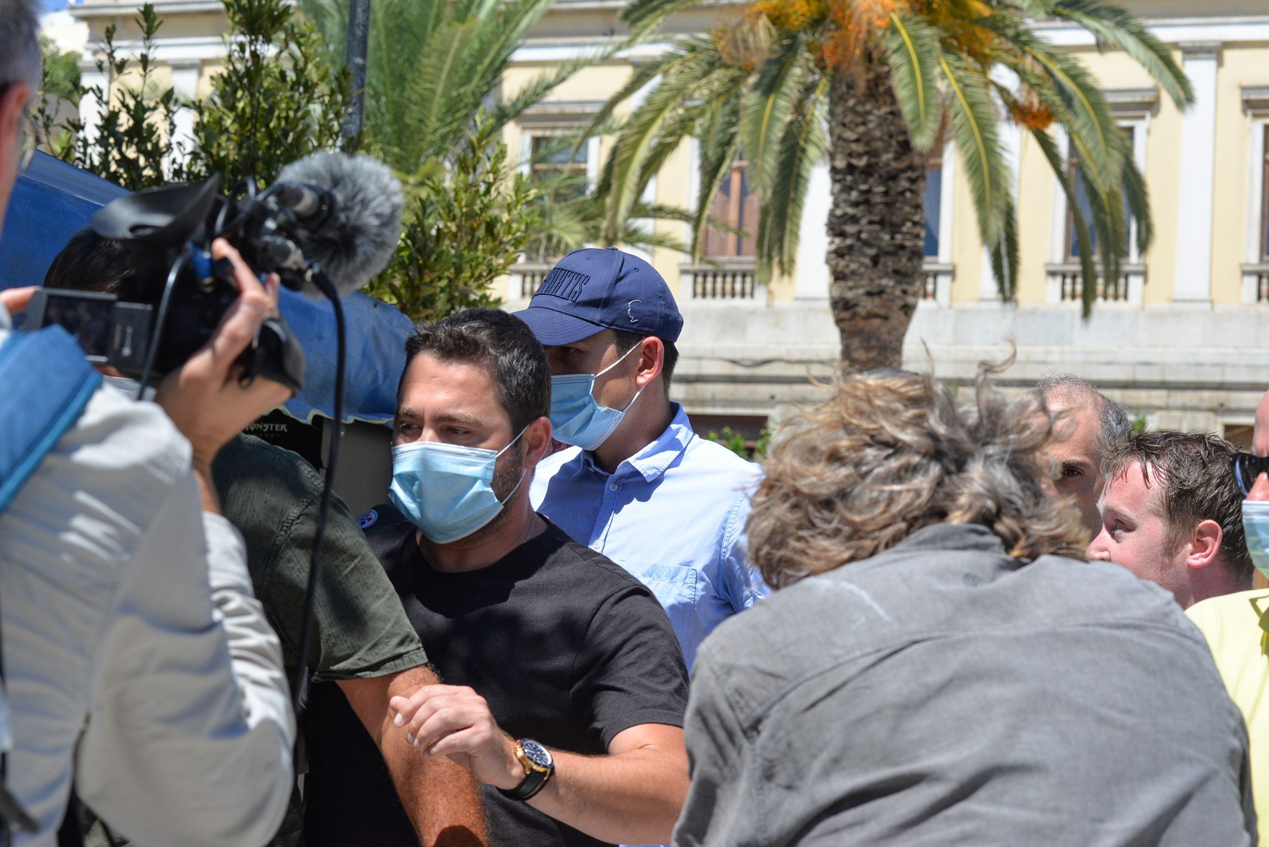 F** you all – Η απίστευτη επίθεση του αρχηγού της Μάντσεστερ στην ελληνική αστυνομία πριν συλληφθεί