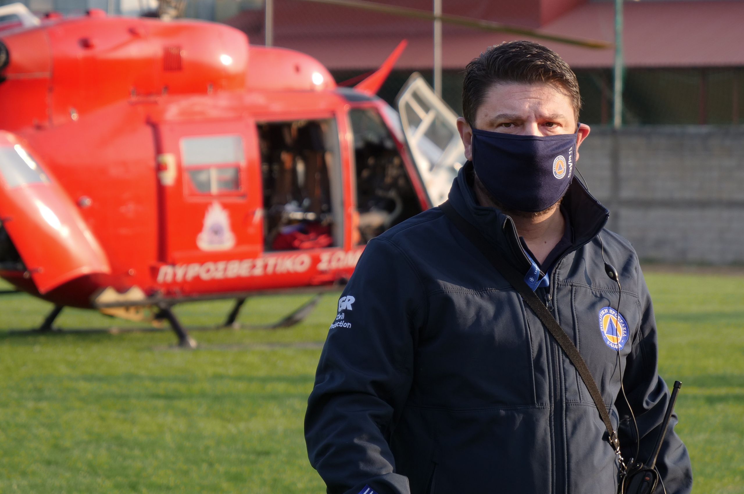 Νίκος Χαρδαλιάς ιερέας: Η απάντησή του για το «χειροφίλημα»