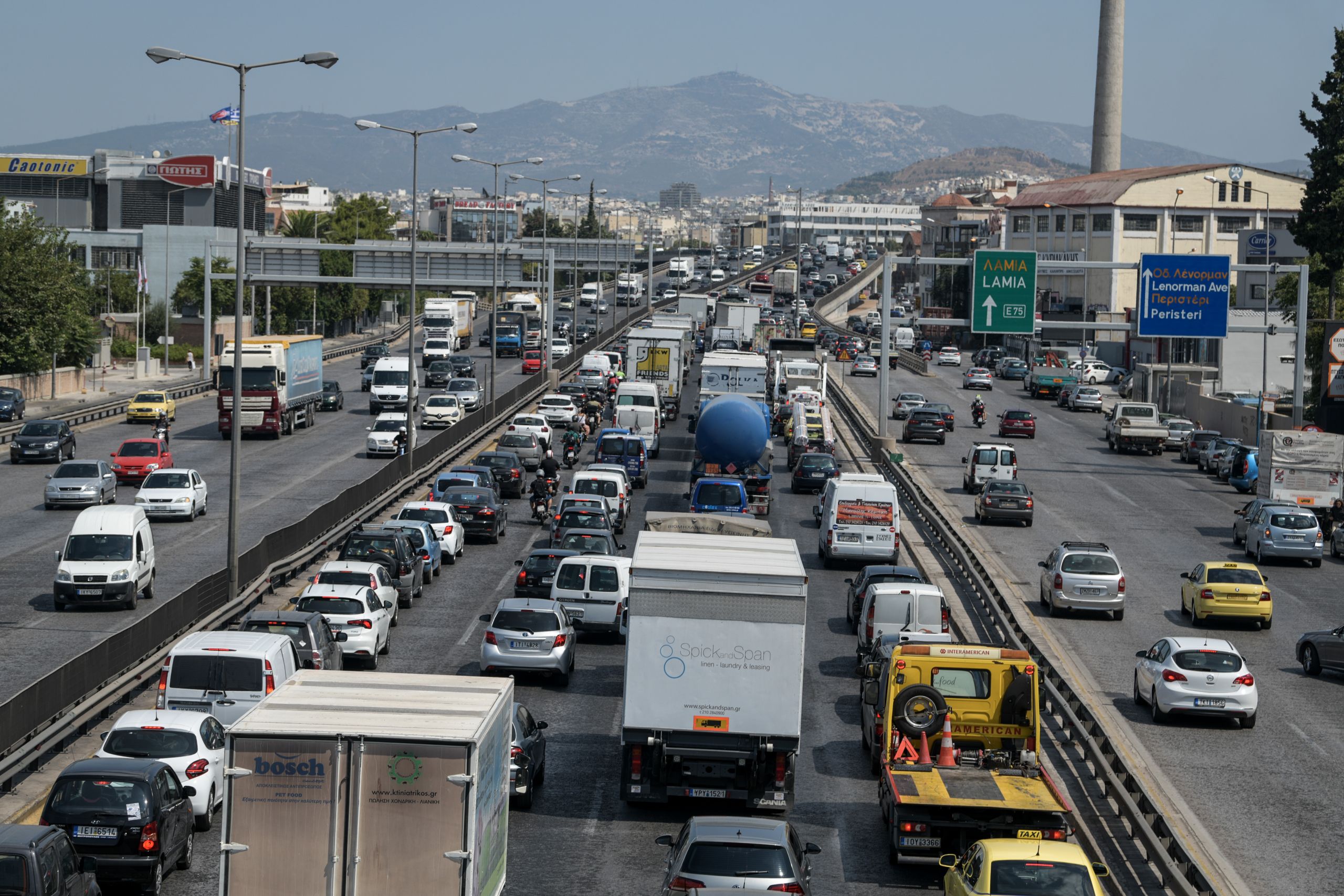 Τέλη κυκλοφορίας: Μειώνονται τα τέλη κυκλοφορίας για τα τουριστικά λεωφορεία