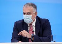 Θεοδωρικάκος σχολεία: «Μέσα σε 14 μέρες το κράτος λύνει το θέμα» Θεοδωρικάκος σχολεία: «Μέσα σε 14 μέρες το κράτος λύνει το θέμα»