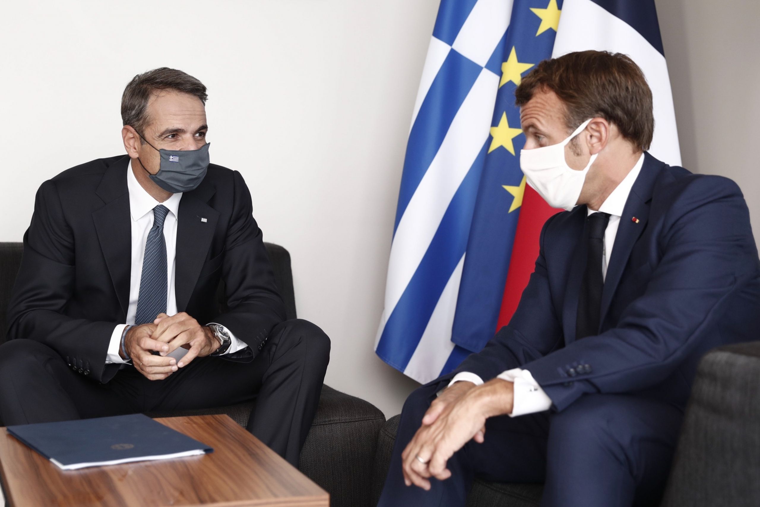 Συνάντηση Μητσοτάκη Μακρόν: Τετ-α-τετ των δύο ηγετών πριν την Ευρωμεσογειακή Διάσκεψη