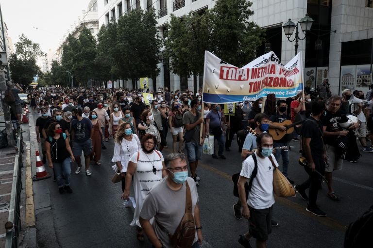 Κίνηση στους δρόμους: Χάος στην Αθήνα – Μποτιλιάρισμα λόγω πορείας των καλλιτεχνών