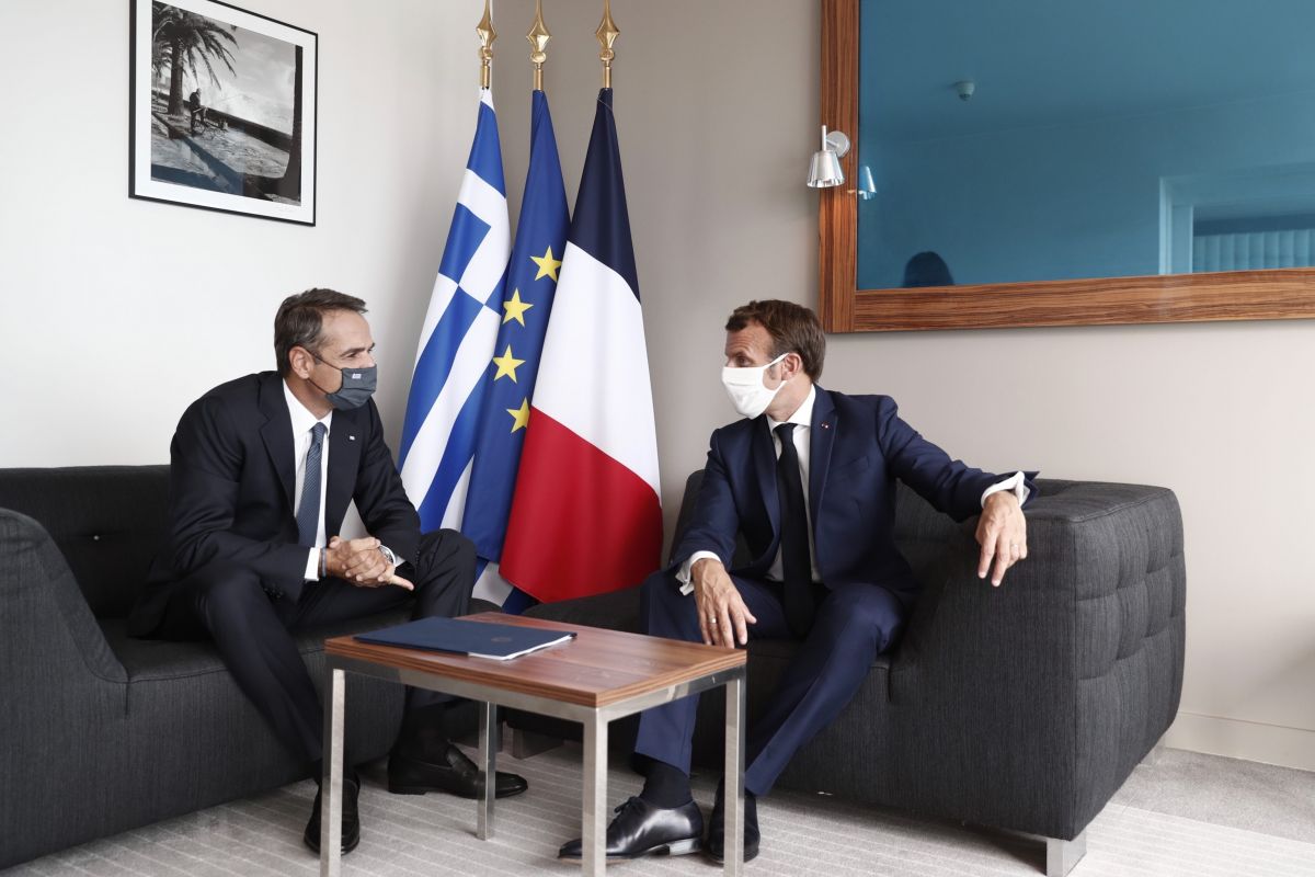 Μακρόν Τουρκία: «Πρέπει να σταματήσουν οι μονομερείς ενέργειες και οι γεωτρήσεις»