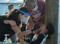 Λέσβος: Σοκαριστικές εικόνες από τους πρόσφυγες – Αυξάνονται τα κρούσματα κορωνοϊού