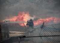 Φωτιά Ασπρόπυργος: Οριοθετήθηκε η πυρκαγιά στην αποθήκη ξυλείας – Είχε «μαυρίσει» ο ουρανός Φωτιά Ασπρόπυργος: Οριοθετήθηκε η πυρκαγιά στην αποθήκη ξυλείας – Είχε «μαυρίσει» ο ουρανός