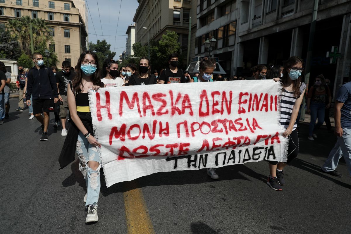 Σχολεία καταλήψεις: Βίντεο ντοκουμέντο – Αστυνομικοί απειλούν μαθητές για να τους τρομοκρατήσουν