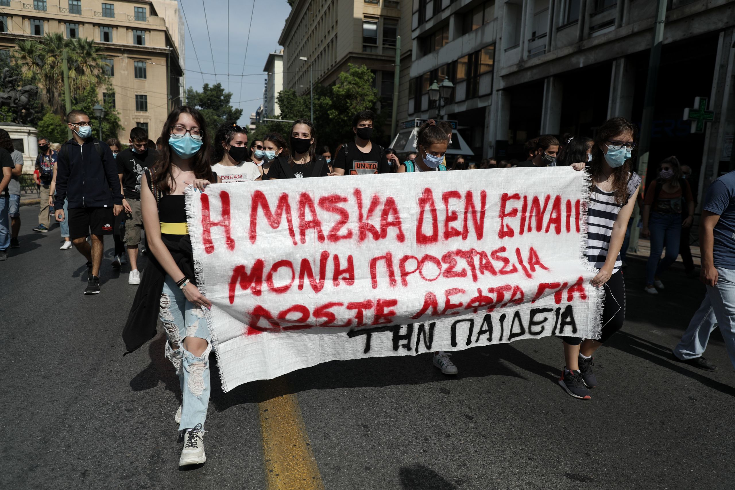 Σχολεία καταλήψεις: Βίντεο ντοκουμέντο – Αστυνομικοί απειλούν μαθητές για να τους τρομοκρατήσουν