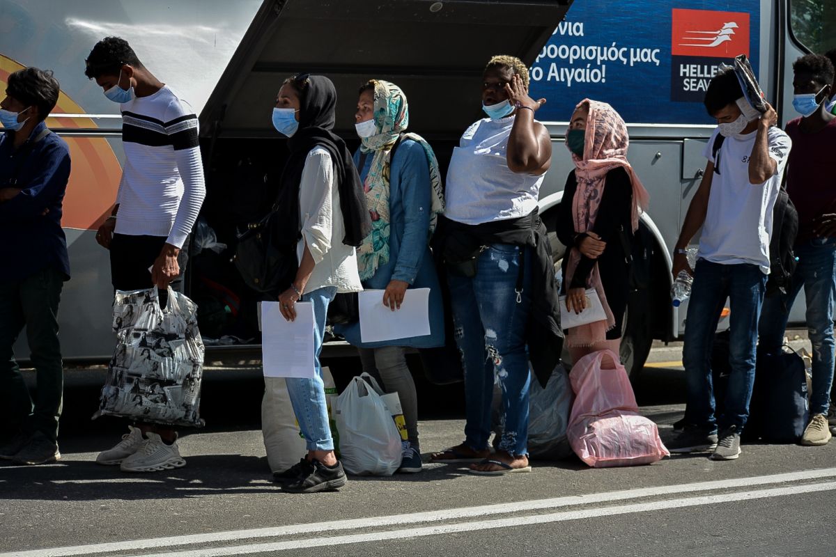 Ελληνική ιθαγένεια με πολιτογράφηση: Τι προβλέπει το νομοσχέδιο που κατατέθηκε