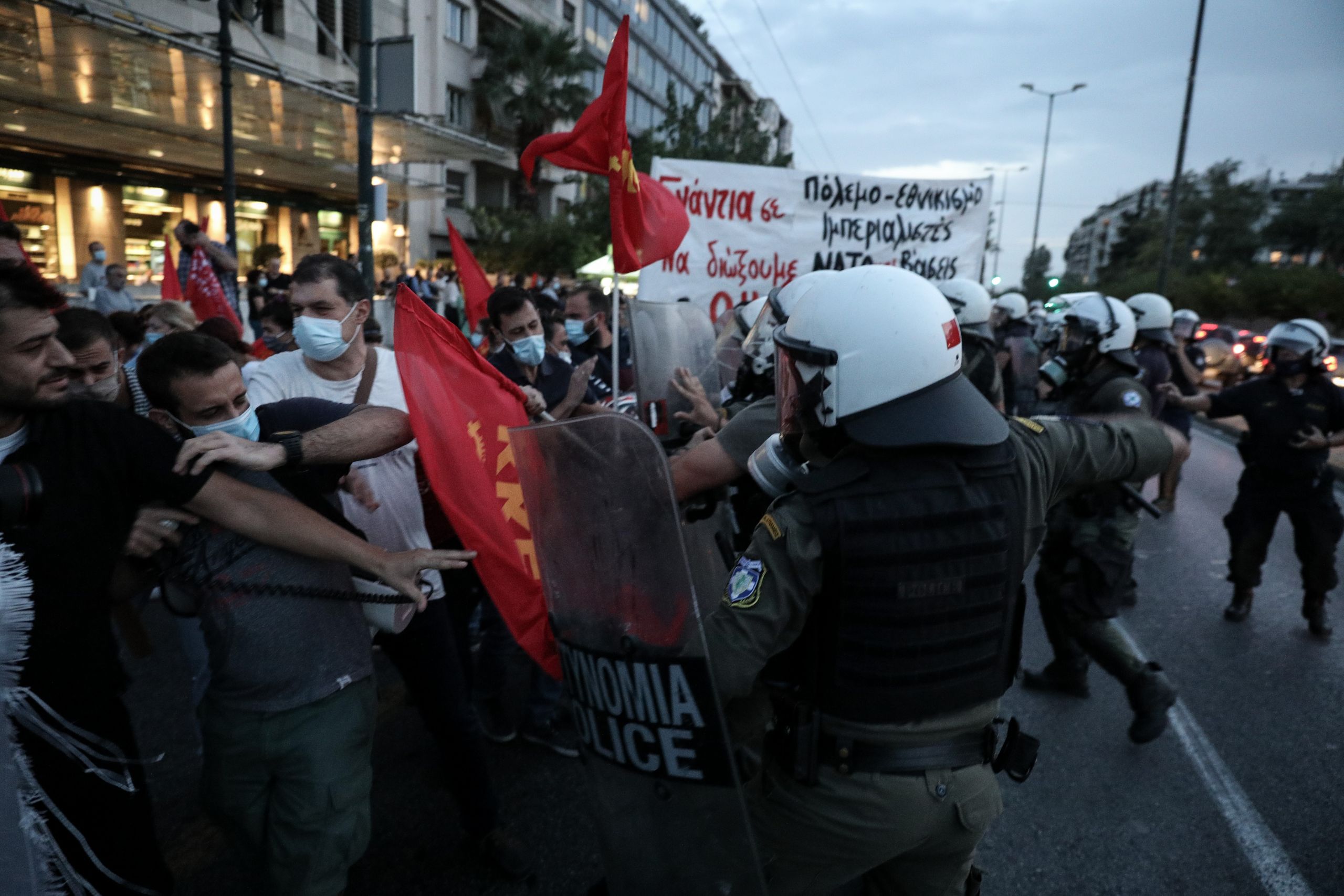 Επεισόδια τώρα στο κέντρο της Αθήνας