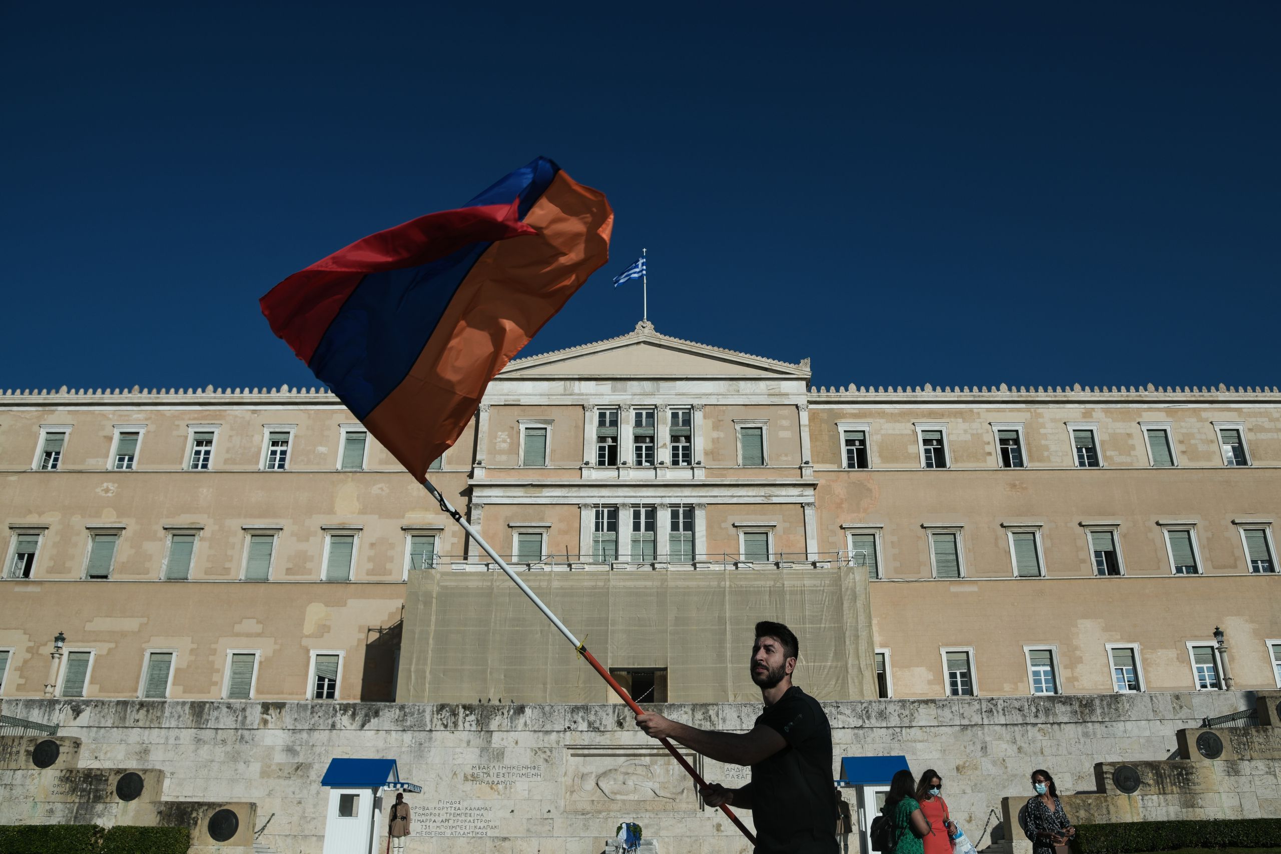 Συγκέντρωση Αρμενίων στο Σύνταγμα: Να σταματήσουν οι εχθροπραξίες στο Ναγκόρνο Καραμπάχ
