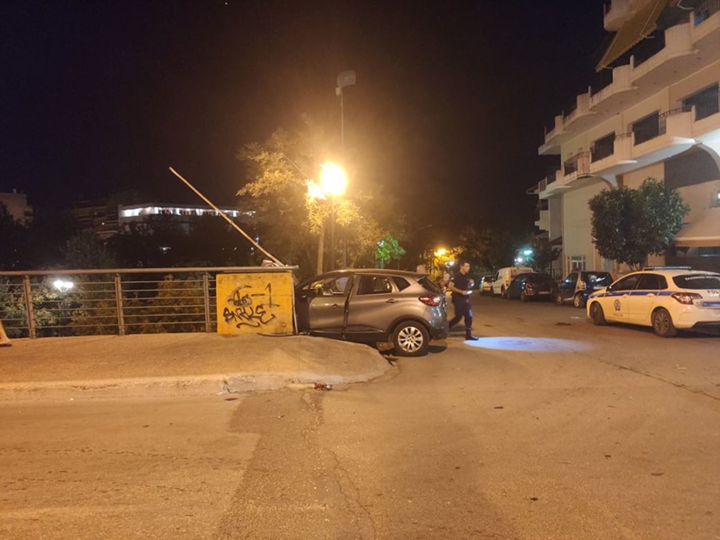 Τροχαίο Λάρισα: Αυτοκίνητο έφυγε από την πορεία του και έριξε δύο παιδιά σε γκρεμό
