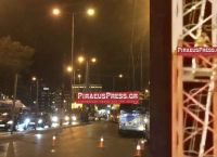 Πειραιάς: Κατέβηκε από τον γερανό ο άνδρας που απειλούσε να αυτοκτονήσει Πειραιάς: Κατέβηκε από τον γερανό ο άνδρας που απειλούσε να αυτοκτονήσει