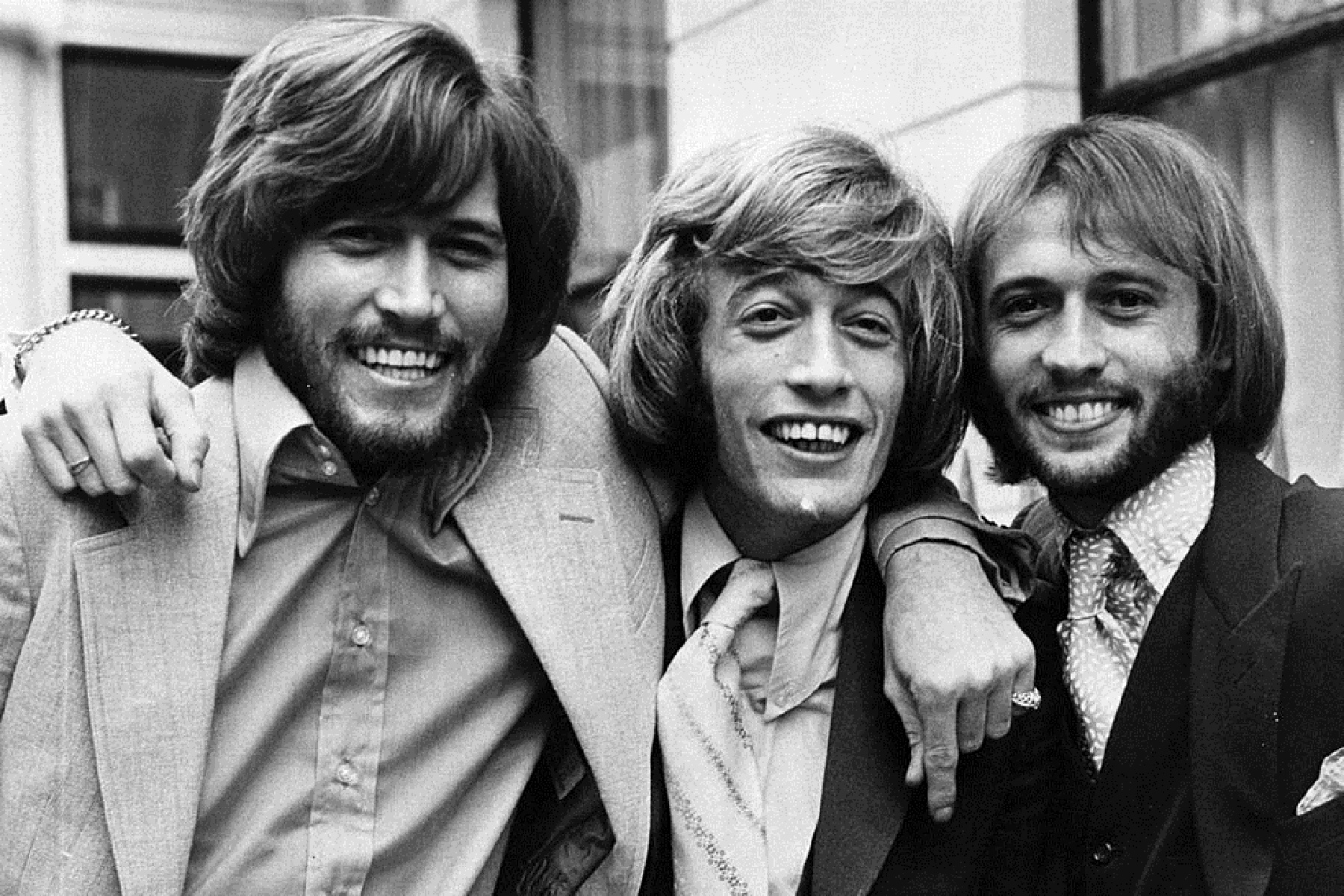 Bee Gees: Τον χειμώνα το ντοκιμαντέρ για τα μέλη του θρυλικού συγκροτήματος