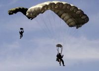 Κώστας Μελιγκώνης: Τίμησαν τον αδικοχαμένο αλεξιπτωτιστή με ρίψη Κώστας Μελιγκώνης: Τίμησαν τον αδικοχαμένο αλεξιπτωτιστή με ρίψη