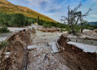 Κακοκαιρία Ιανός: Στο έλεος του κυκλώνα η Κεφαλονιά – Πλημμυρισμένα τα σπίτια στην Άσσο, “βιβλική καταστροφή”