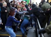 Λευκορωσία: Εκατοντάδες συλλήψεις γυναικών που συμμετείχαν σε διαδηλώσεις Λευκορωσία: Εκατοντάδες συλλήψεις γυναικών που συμμετείχαν σε διαδηλώσεις