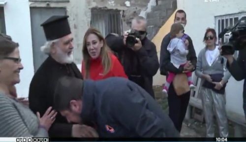 Παπαθανάσης Χαρδαλιάς: Τον «άδειασε» για το χειροφίλημα ο αναπληρωτής υπουργός Ανάπτυξης