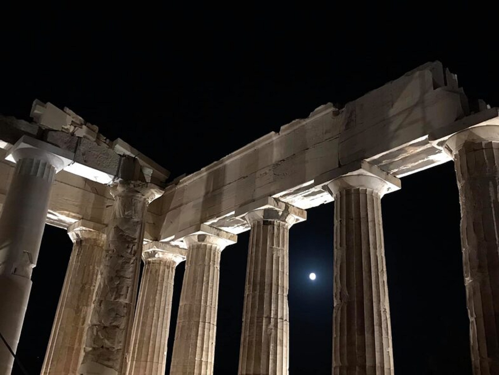 Αλλάζει ο φωτισμός της Ακρόπολης