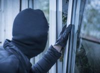 Ληστεία Χαλάνδρι: Απείλησαν με βαριοπούλες οικογένεια – Έσυραν την κόρη από τα μαλλιά Ληστεία Χαλάνδρι: Απείλησαν με βαριοπούλες οικογένεια – Έσυραν την κόρη από τα μαλλιά