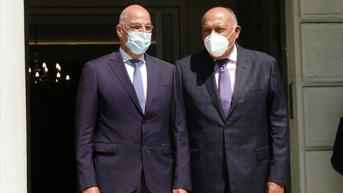 Συνάντηση Δένδια – Σούκρι: Ενίσχυση διμερών σχέσεων Ελλάδας και Αιγύπτου