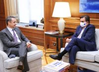 Μητσοτάκης Σχοινάς: «Χρειάζεται νέα πολιτική για τη μετανάστευση» είπε ο πρωθυπουργός στον Ευρωπαίο Επίτροπο