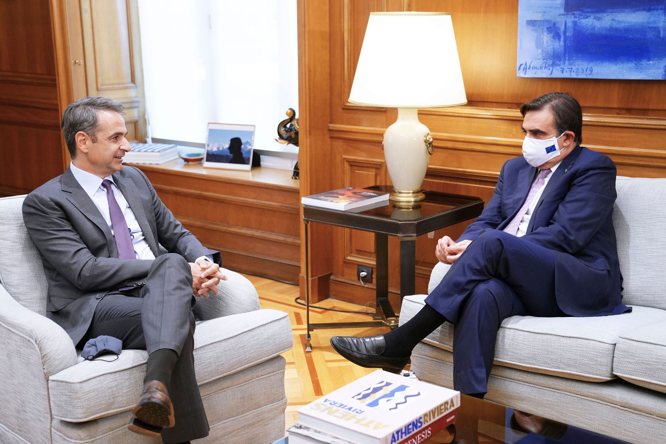 Μητσοτάκης Σχοινάς: «Χρειάζεται νέα πολιτική για τη μετανάστευση» είπε ο πρωθυπουργός στον Ευρωπαίο Επίτροπο