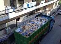Στη ΔΟΥ Αχαρνών φόρτωσαν σε φορτηγό τους φακέλους των φορολογουμένων