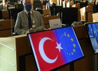 Προβοκάτσια Τσαβούσογλου μέσα στο Ευρωκοινοβούλιο – Εμφάνισε την σημαία της ΕΕ ως ημισέληνο! Προβοκάτσια Τσαβούσογλου μέσα στο Ευρωκοινοβούλιο – Εμφάνισε την σημαία της ΕΕ ως ημισέληνο!
