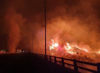 Φωτιά στην Πάτρα: Ολονύχτια μάχη των πυροσβεστών να μην καούν σπίτια Φωτιά στην Πάτρα: Ολονύχτια μάχη των πυροσβεστών να μην καούν σπίτια