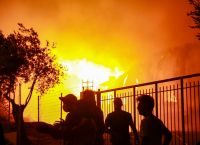Μόρια: Στη Λέσβο δυνάμεις των ΜΑΤ – Ολοσχερής η καταστροφή στη δομή