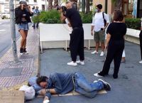 Η φωτογράφιση στο κέντρο της Αθήνας που προκαλεί Η φωτογράφιση στο κέντρο της Αθήνας που προκαλεί