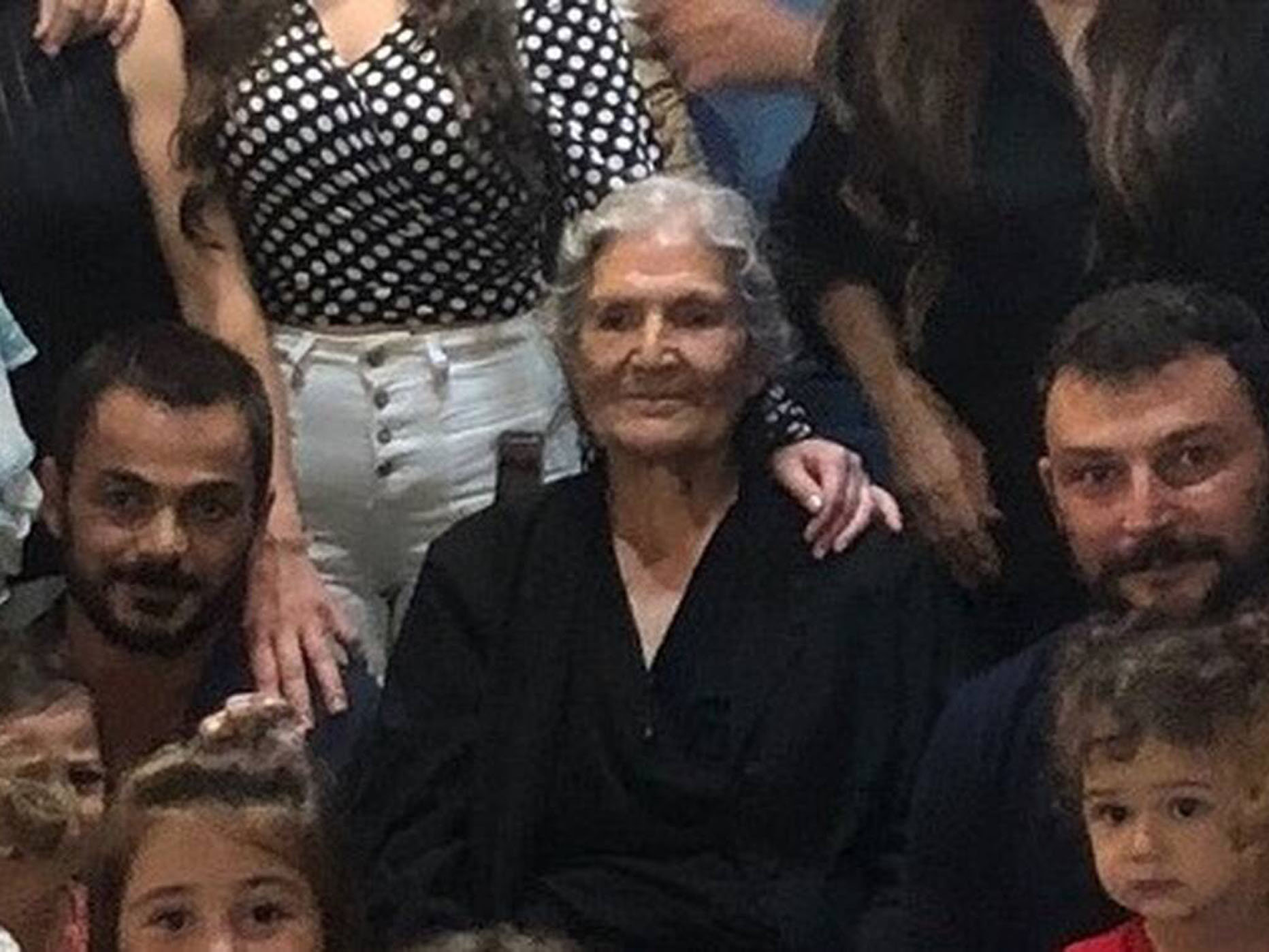 Αυτή είναι η γιαγιά από την Κρήτη με τα περίπου 100 ανίψια, εγγόνια και δισέγγονα
