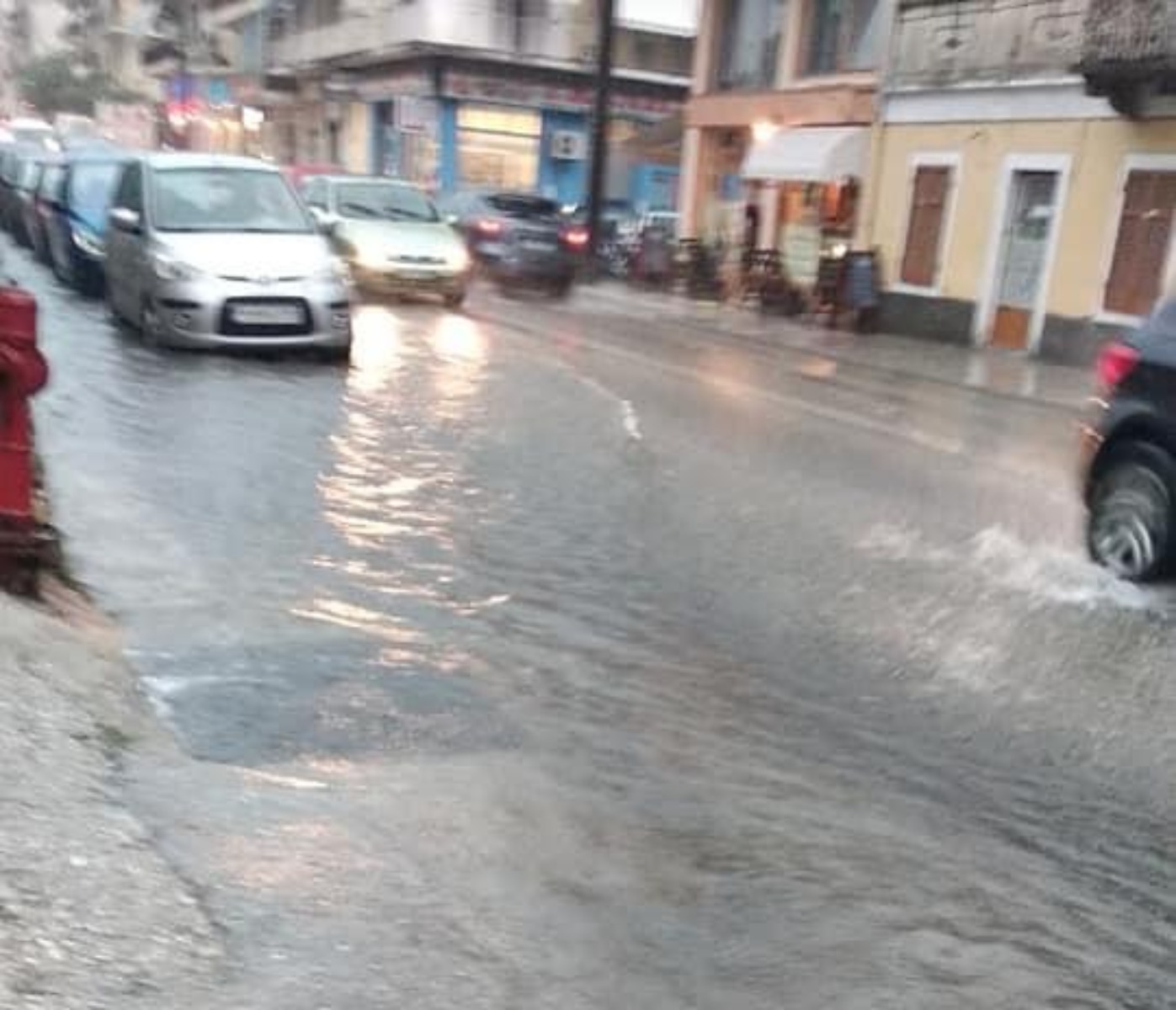 Κέρκυρα κακοκαιρία: Σφοδρές καταιγίδες πλήττουν το νησί – Έκλεισαν σχολεία