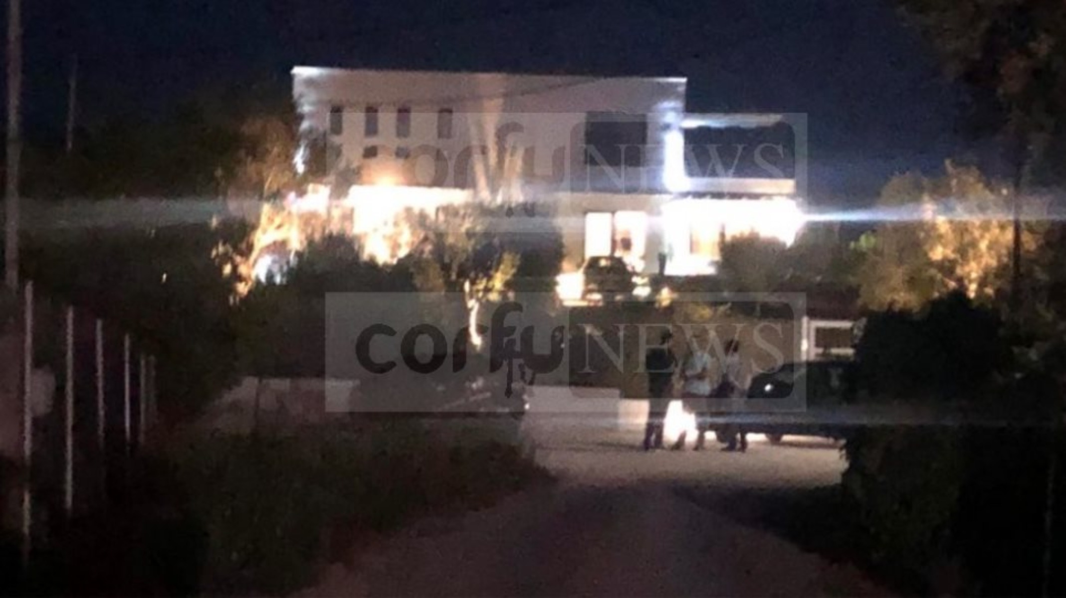 Δολοφονία στην Κέρκυρα: Με τέσσερα όπλα «γάζωσαν» το αυτοκίνητο των νεκρών