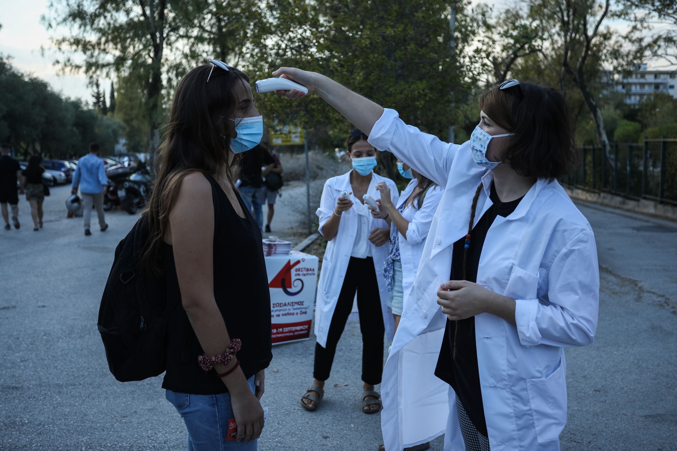 Κορωνοϊός συμπτώματα: Πως θα τα ξεχωρίσετε από αυτά της γρίπης και του κρυολογήματος