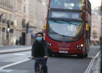 Κορωνοϊός Βρετανία: Μια «ανάσα» από την είσοδό τους στη λίστα καραντίνας Ελλάδα, Ιταλία και Σουηδία