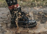 Πώς να καθαρίσω τη λάσπη από τα ρούχα