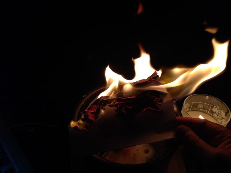 Η εγγονή του Παπαστράτου πλήρωσε 13 εκατομμύρια ευρώ για να της “λύσουν τα μάγια”