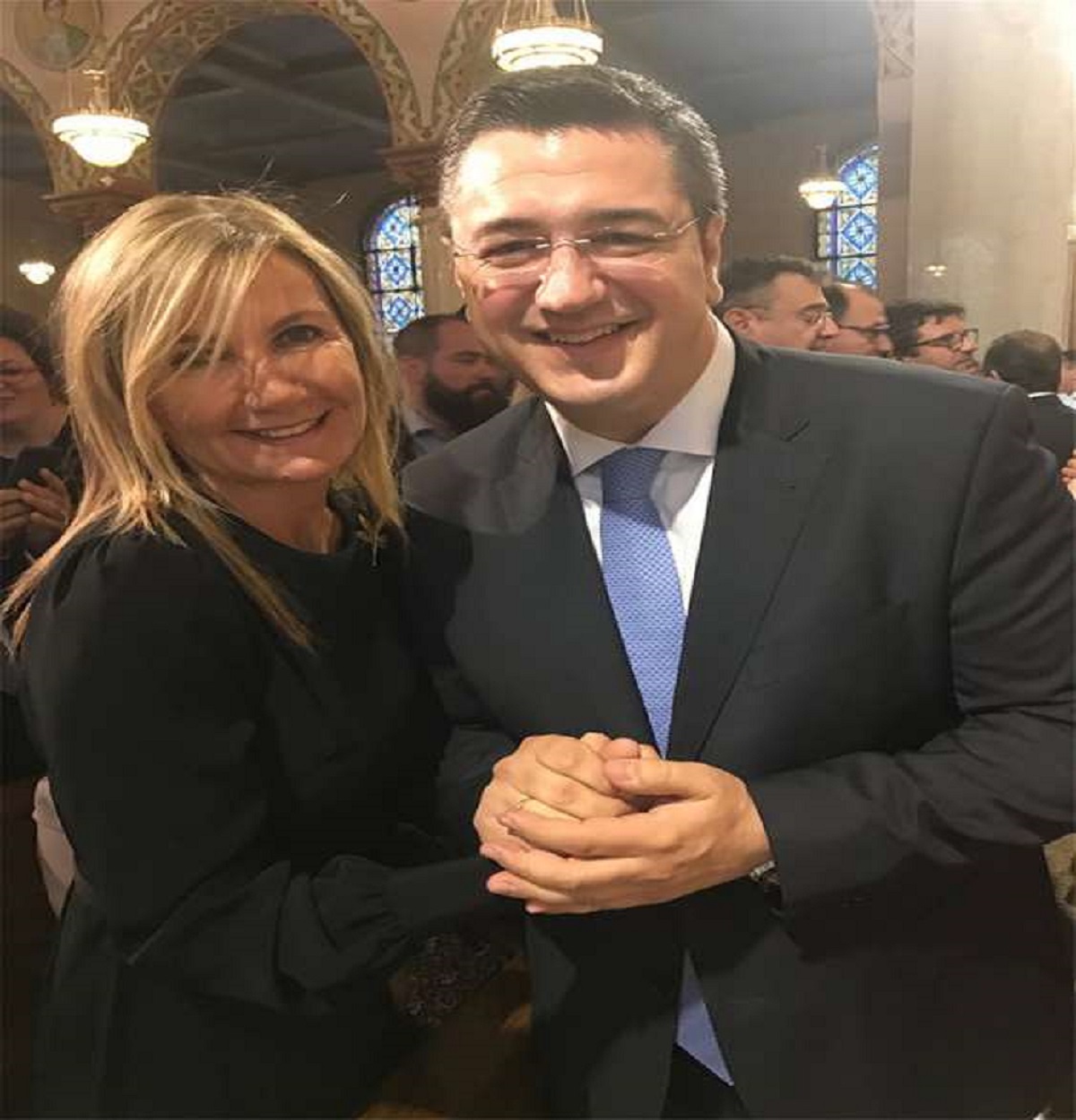 Δείτε το δώρο του Απόστολου Τζιτζικώστα στη Μαρέβα Μητσοτάκη