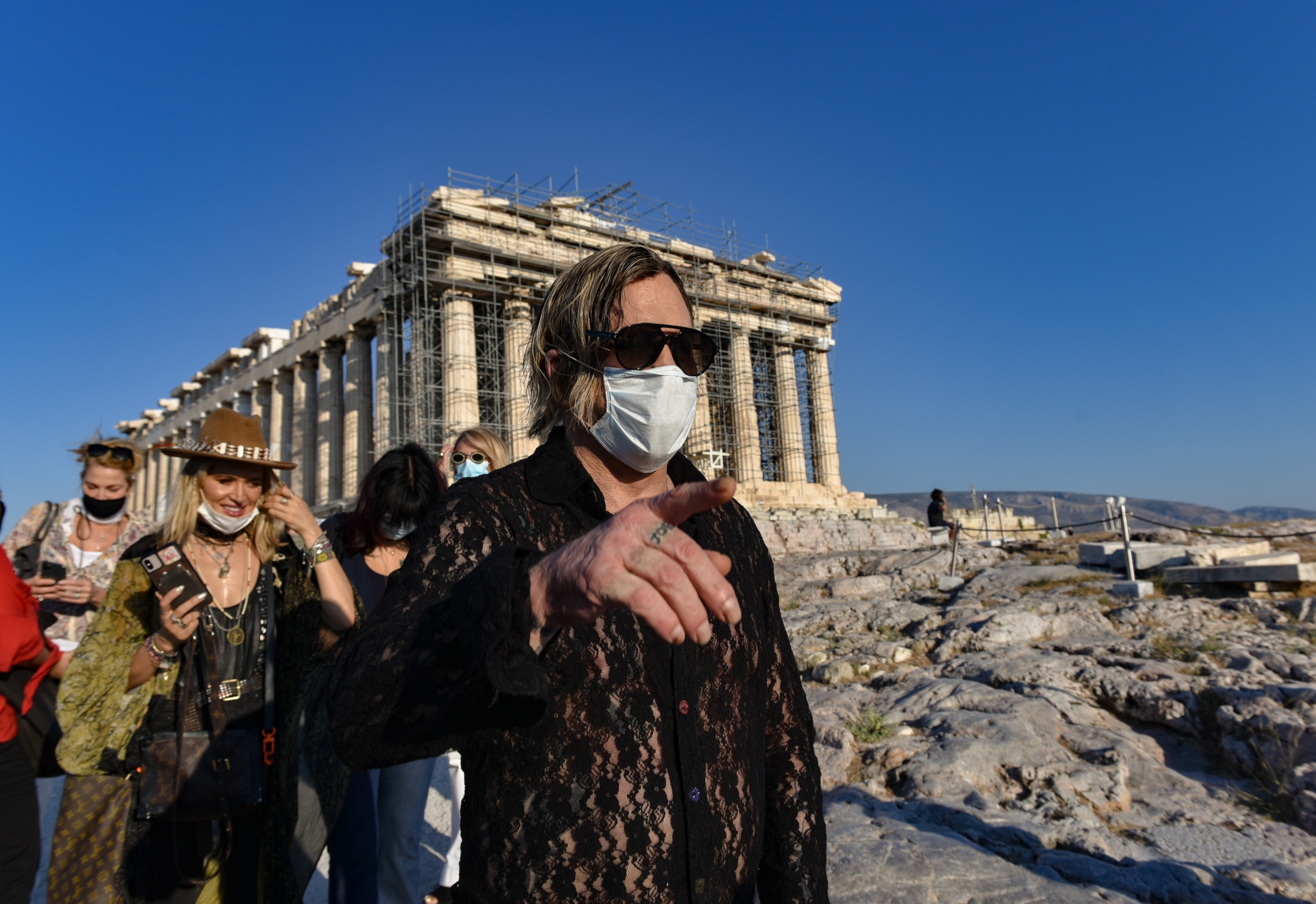 Μίκι Ρουρκ Ακρόπολη: Στην Ελλάδα για γυρίσματα ταινίας – Το ατύχημα με τις βαλίτσες