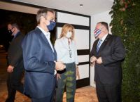 Χανιά: Στο πατρικό σπίτι του πρωθυπουργού ο Μάικ Πομπέο – Τα αυστηρά μέτρα και η θερμή υποδοχή