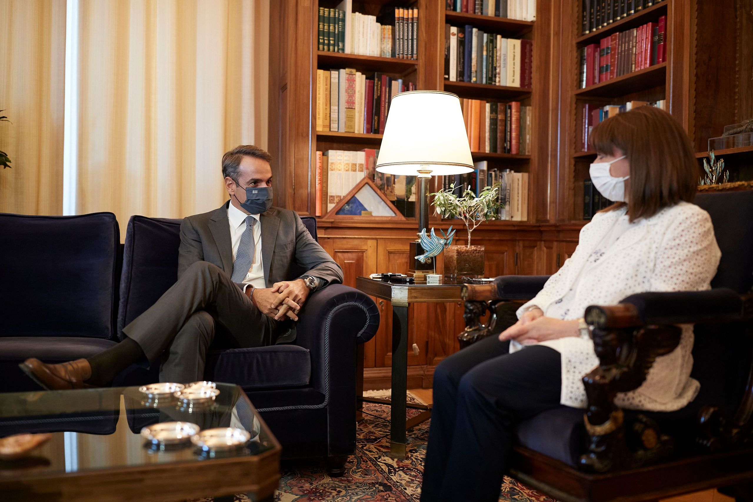 Μητσοτάκης σε Σακελλαροπούλου: «Η νηνεμία στις σχέσεις μας με την Τουρκία δεν εξαρτάται μόνο από την Ελλάδα»
