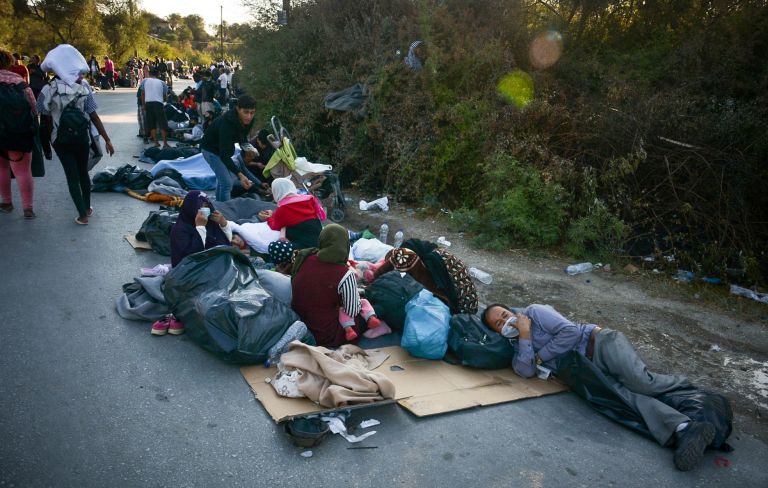 Δήμαρχος Μυτιλήνης: Άμεση απεγκατάσταση των προσφύγων – Θα γεμίσει κορωνοϊό το νησί