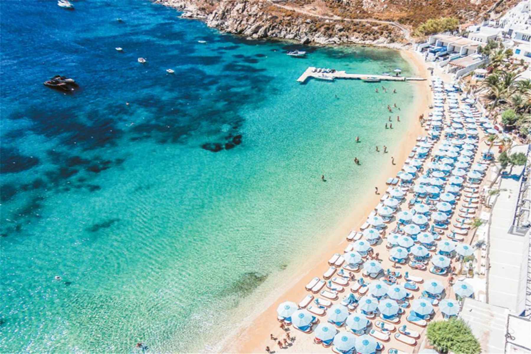 Κορωνοϊός Μύκονος: Άνοιξε το ένα από τα δύο beach bar μετά τη νέα απόφαση